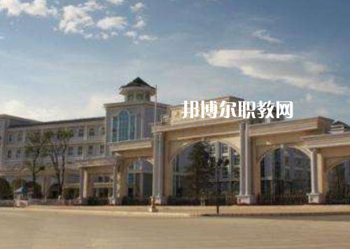 重慶商務(wù)高級技工學(xué)校2022年報名條件、招生要求、招生對象