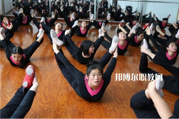 重慶榮昌職業(yè)教育中心2022年學(xué)費、收費多少