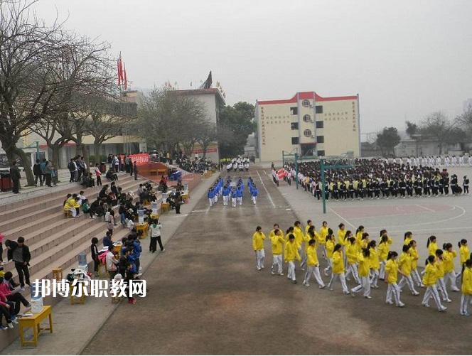 重慶萬(wàn)州商貿(mào)中等專業(yè)學(xué)校2022年學(xué)費(fèi)、收費(fèi)多少