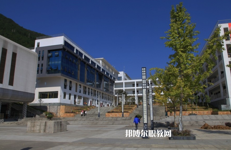 重慶酉陽縣職業(yè)教育中心2022年學(xué)費、收費多少