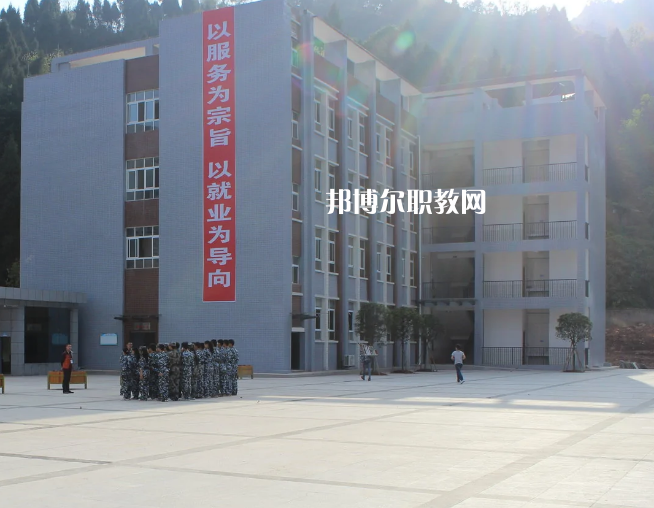 在填報學校之前應(yīng)該與學校的老師多多溝通，