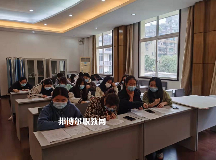 四川內(nèi)江醫(yī)科學(xué)校2022年學(xué)費(fèi)、收費(fèi)多少