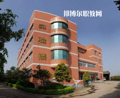 重慶渝東技工學(xué)校2022年報名條件、招生要求、招生對象