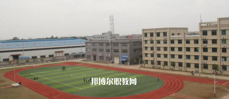曲靖衛(wèi)生學(xué)校2022年報名條件、招生要求、招生對象