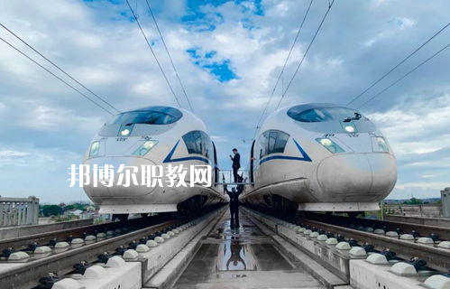 蘭州2022年軌道交通學校中專升大?？际裁? width=