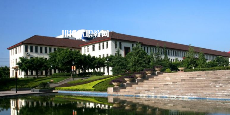 重慶醫(yī)科學(xué)校2022年學(xué)費(fèi)、收費(fèi)多少