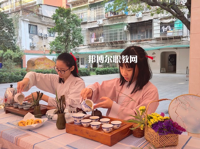 廣州荔灣區(qū)外語職業(yè)高級(jí)中學(xué)怎么樣、好不好