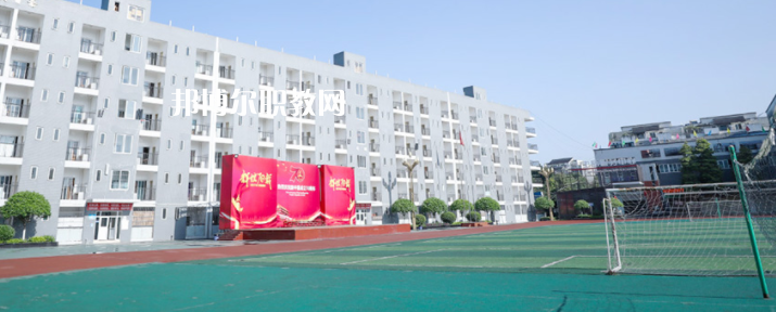 昆明市衛(wèi)生學(xué)校2022年報(bào)名條件、招生要求、招生對象