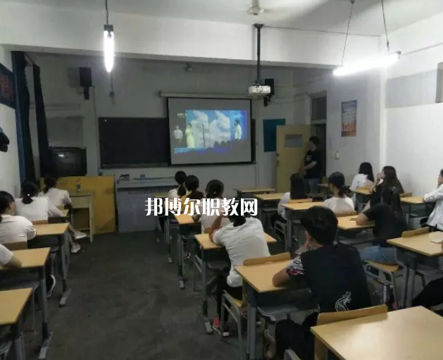 石家莊經(jīng)貿(mào)學(xué)校2022年報(bào)名條件、招生要求、招生對(duì)象