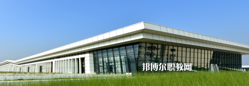 成都交通高級技工學(xué)校2022年學(xué)費(fèi)、收費(fèi)多少