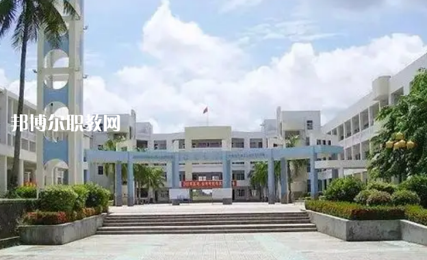 海南農(nóng)墾衛(wèi)生學(xué)校2022年報名條件、招生要求、招生對象
