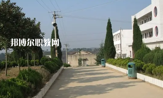 麻城工業(yè)學校2022年招生辦聯(lián)系電話