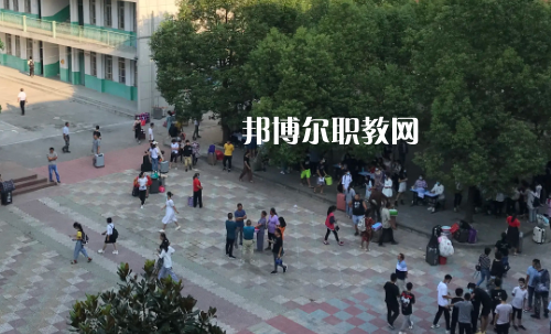 老河口職業(yè)技術(shù)學(xué)校2022年報(bào)名條件、招生要求、招生對象
