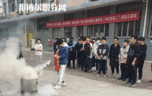 華中信息商務(wù)技工學(xué)校2022年報(bào)名條件、招生要求、招生對(duì)象