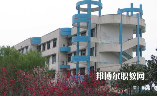武漢第二高級技工學校2022年報名條件、招生要求、招生對象