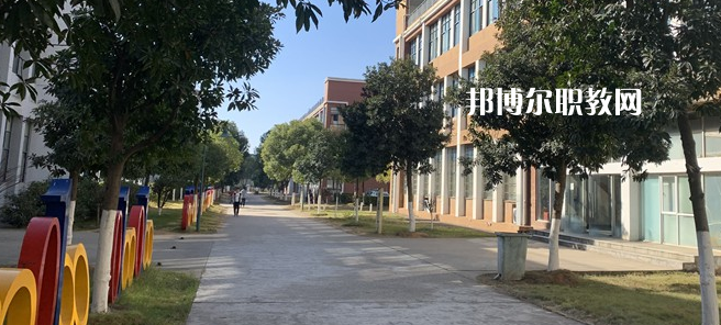 南昌智遠技工學(xué)校2023年報名條件、招生要求、招生對象