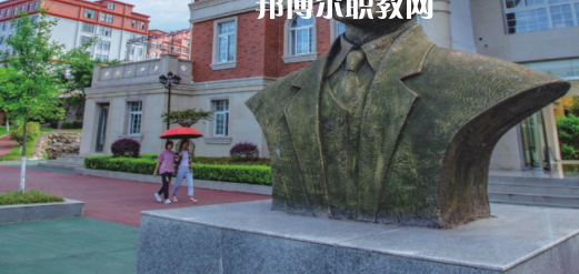 綿陽(yáng)交通高級(jí)技工學(xué)校地址在哪里，哪個(gè)地區(qū)，哪個(gè)城市?