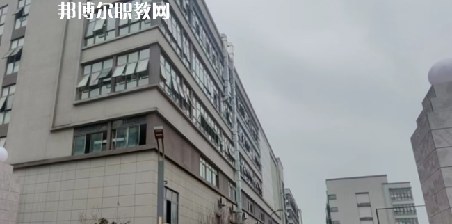 重慶市渝北區(qū)竟成中學校地址在哪里，哪個地區(qū)，哪個城市?