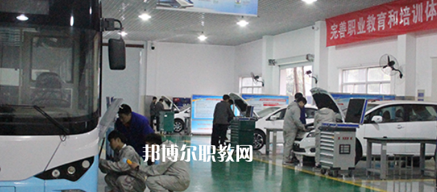 南京市公用事業(yè)技工學(xué)校地址在哪里，哪個地區(qū)，哪個城市?