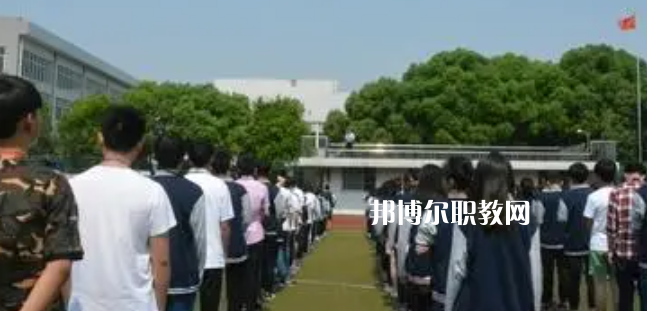 江蘇省錫山中等專(zhuān)業(yè)學(xué)校地址在哪里，哪個(gè)地區(qū)，哪個(gè)城市?