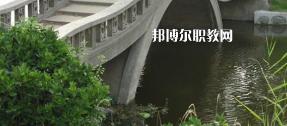 淮安市洪澤區(qū)技工學(xué)校地址在哪里，哪個(gè)地區(qū)，哪個(gè)城市?