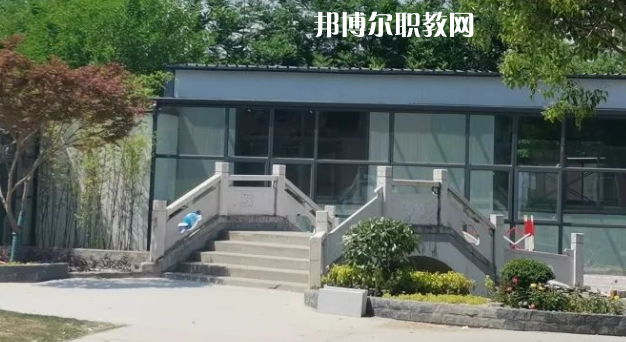 泰州市姜堰區(qū)江淮職業(yè)高級中學地址在哪里，哪個地區(qū)，哪個城市?