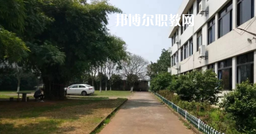 蘭溪市第六中學(xué)地址在哪里，哪個(gè)地區(qū)，哪個(gè)城市?