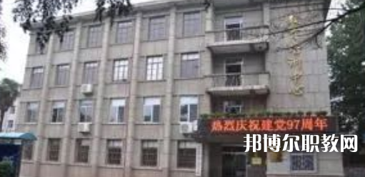 寶鈦集團(tuán)有限公司技工學(xué)校地址，乘車路線