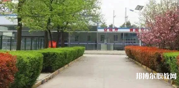 西安軌道交通技師學(xué)院地址，乘車路線
