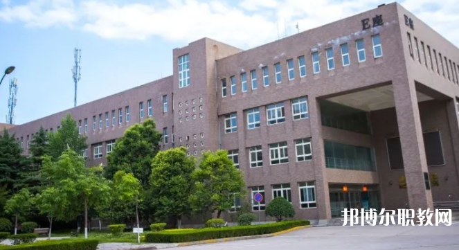 西安技師學(xué)院地址，乘車路線