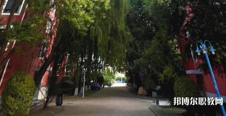 秦皇島市外事旅游職業(yè)學(xué)校地址，乘車路線
