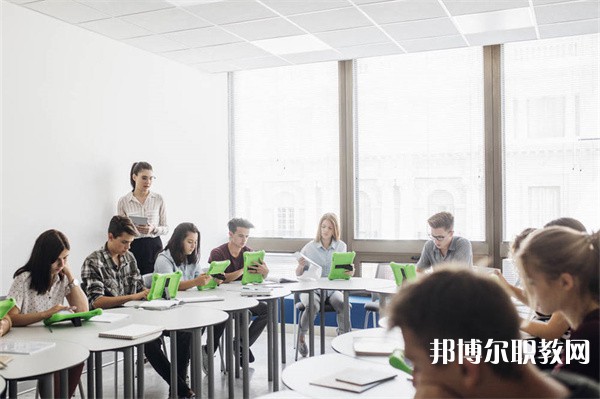 湖北哪里的中專學(xué)校能讀鐵道施工與養(yǎng)護(鐵道工程)專業(yè)
