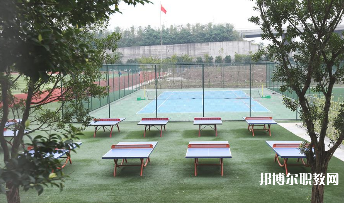 重慶2024年中專學(xué)?？刹豢梢钥即髮W(xué)