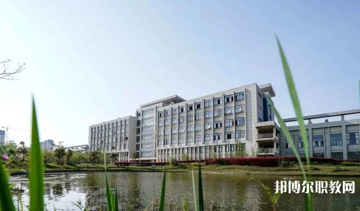 2024蕪湖汽車工程學(xué)校招生計劃 招生人數(shù)是多少(附要求、條件、對象)