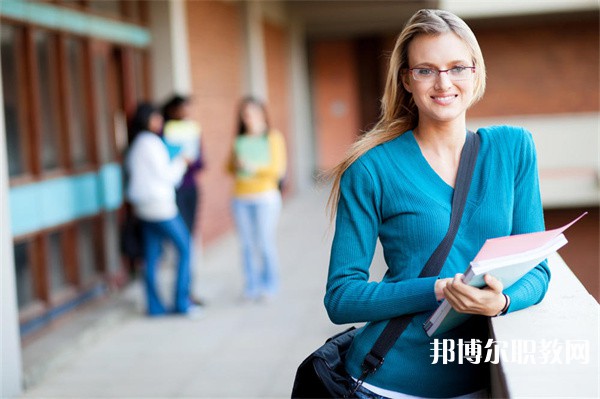 四川哪里的職業(yè)學校能讀室內裝飾設計師專業(yè)