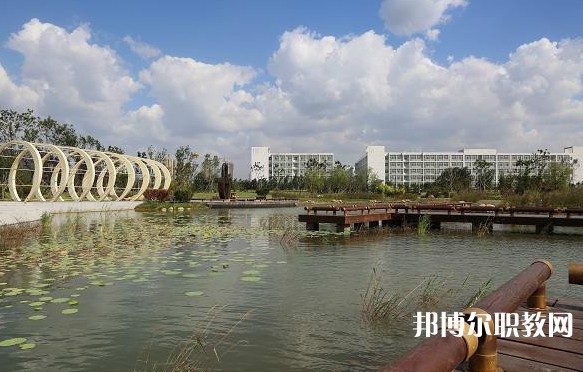 2024鞍山市現(xiàn)代服務(wù)學(xué)校招生計(jì)劃 招生人數(shù)是多少(附要求、條件、對象)