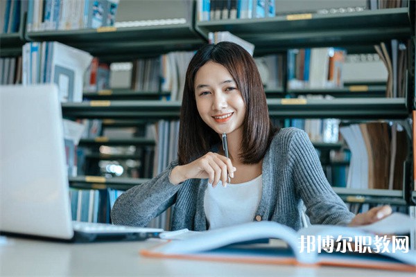 貴州哪里的中職學(xué)校能讀計(jì)算機(jī)廣告設(shè)計(jì)與制作專(zhuān)業(yè)
