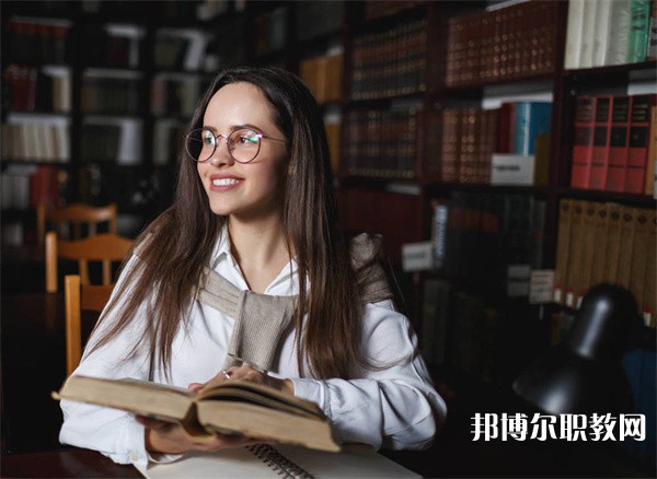 貴州哪里的中職學(xué)校能讀計(jì)算機(jī)運(yùn)用及維修專(zhuān)業(yè)專(zhuān)業(yè)